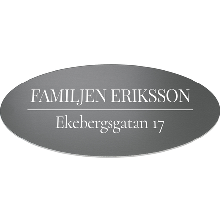 Oval brevlådeskylt i plast med grå bakgrund och vit text