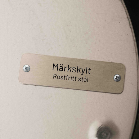 Märkskyltar, Rundade Hörn Rostfritt Stål. Fästmetod: Skruv