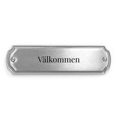 Silvrig dörrskylt i förnicklad mässing, välkommen