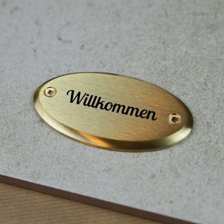 Türschild glänzend Messing oval schwarzer Text