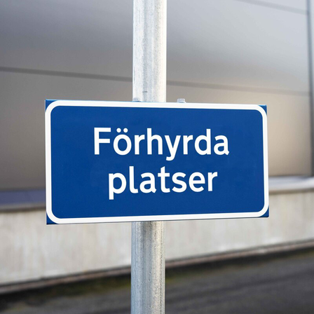 Aluminiumskyltar, Fyrkantig Aluminium. Fästmetod: Stolpfäste