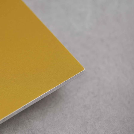 Mærkeskilte, Firkantet Guld Glans Anodiseret Aluminium. Fastgøring: Skrue