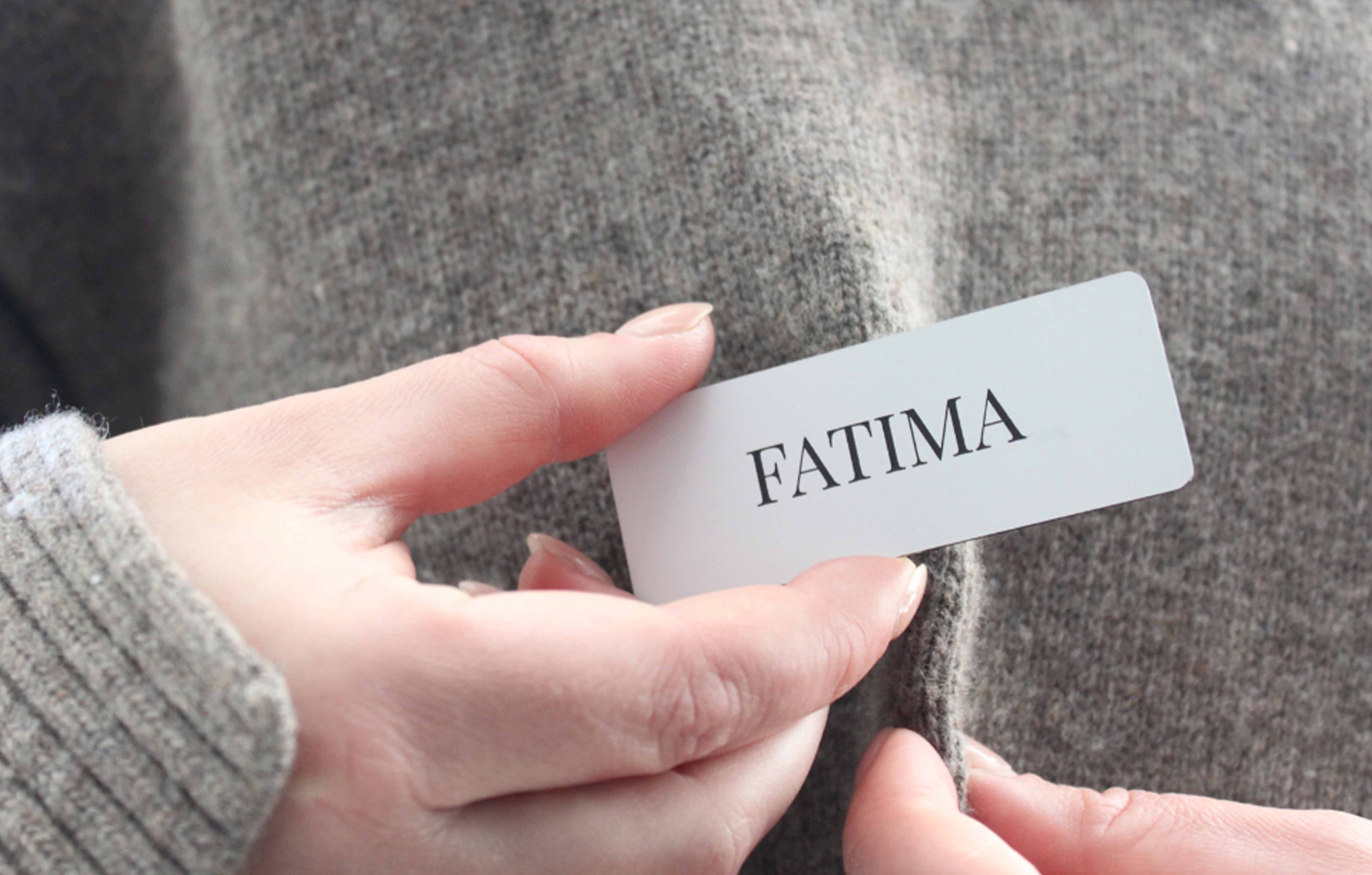 Namnskylt med magnet för klädesplagg