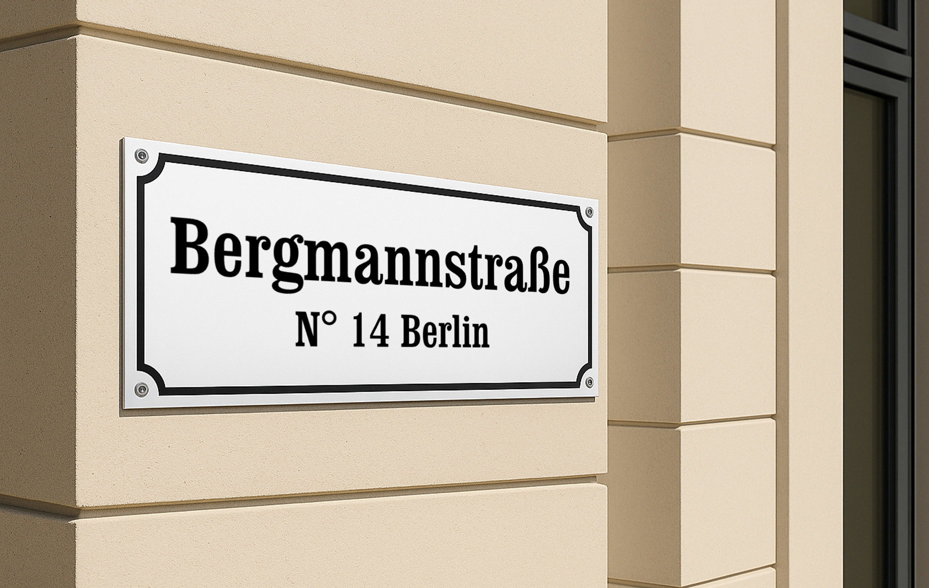 Weißes Straßenschild mit Namen