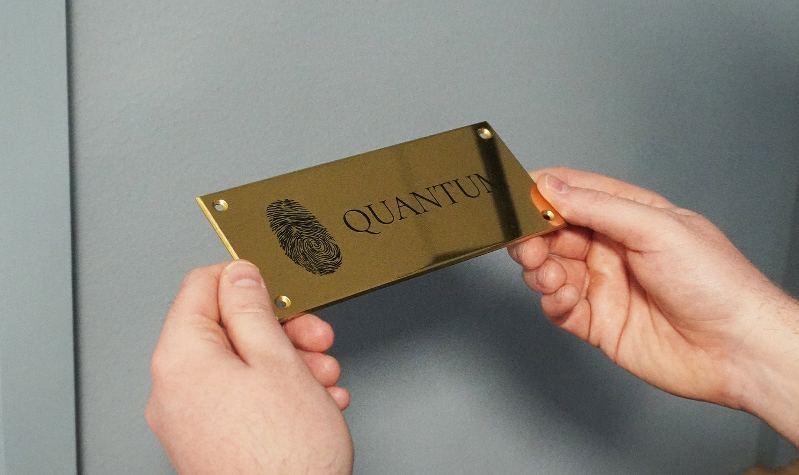 Plaque en laiton avec votre propre design