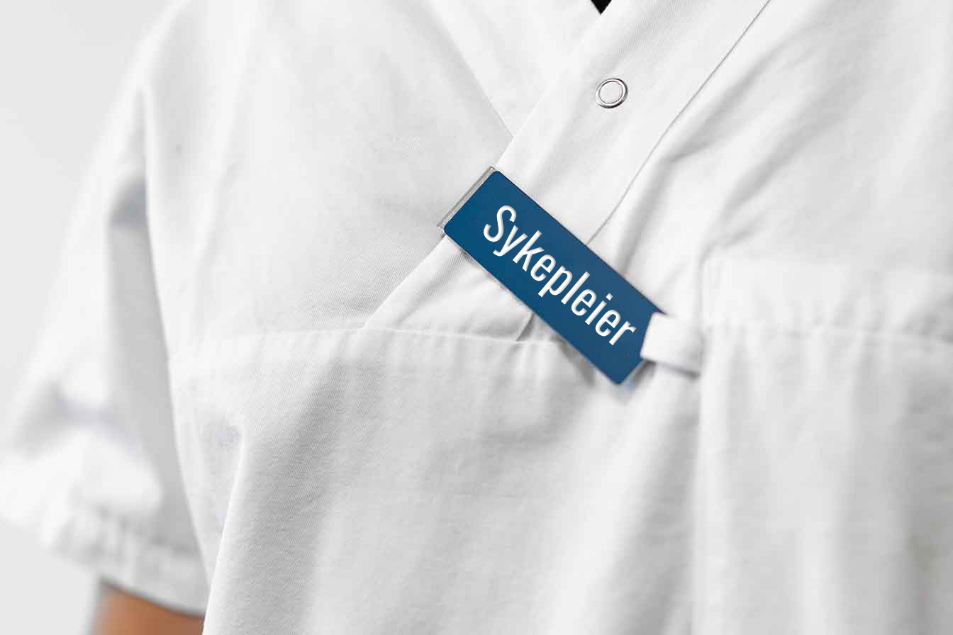 Navneskilt med militærklemme for helsepersonell