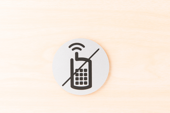 Informasjonsskilt – telefon forbudt