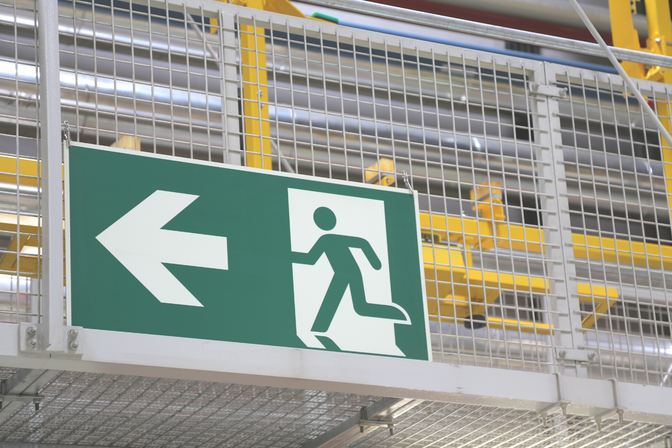 Emergency directional arrow sign
