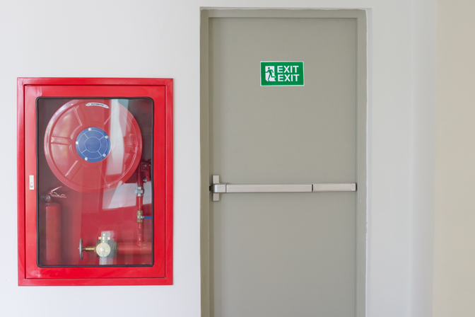 Reflektierendes Schild für den Innenbereich
