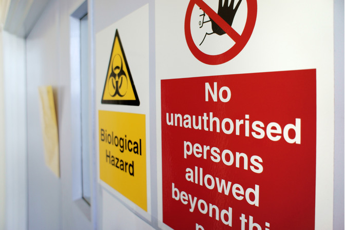 Panneau danger personnalisé pour site industriel