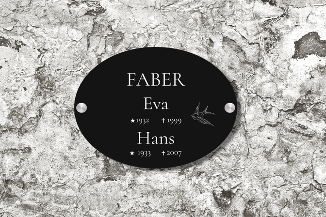 Ovales Grabschild mit weißer Gravur