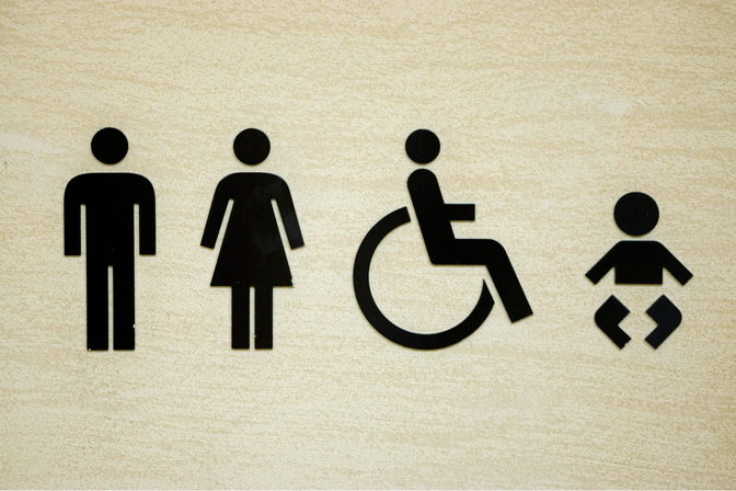 Panneau WC blanc avec symboles